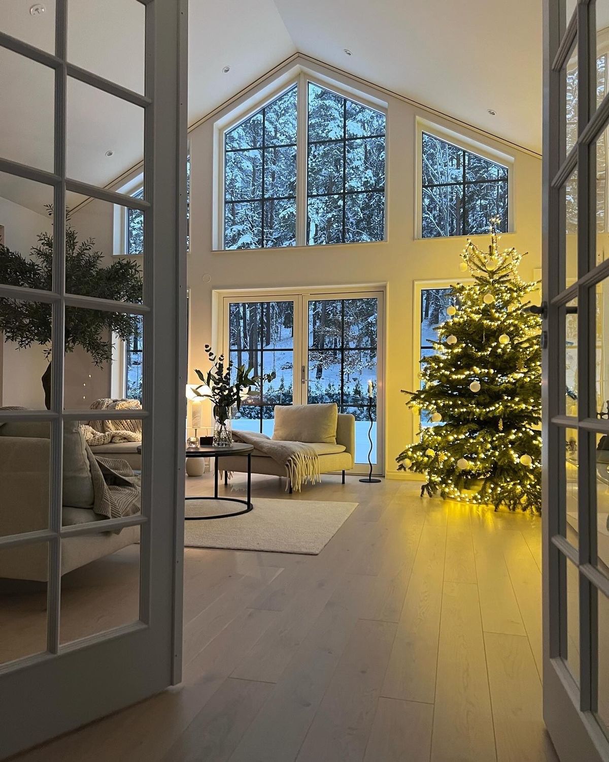 Küçük Mekân Aydınlatma Hileleri: Odanızı 2 Kat Büyük Gösterin